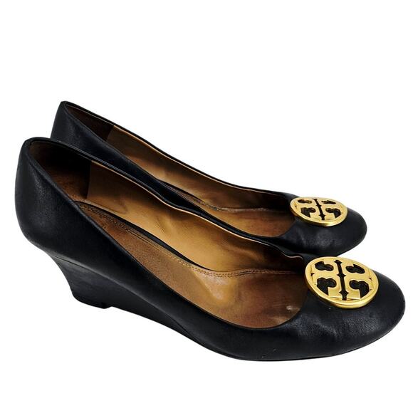 TORY BURCH Chelsea Black Leather shoe
Gold Tone Hardware Wedges Women's Size 9.5 - Picture 1 of 12